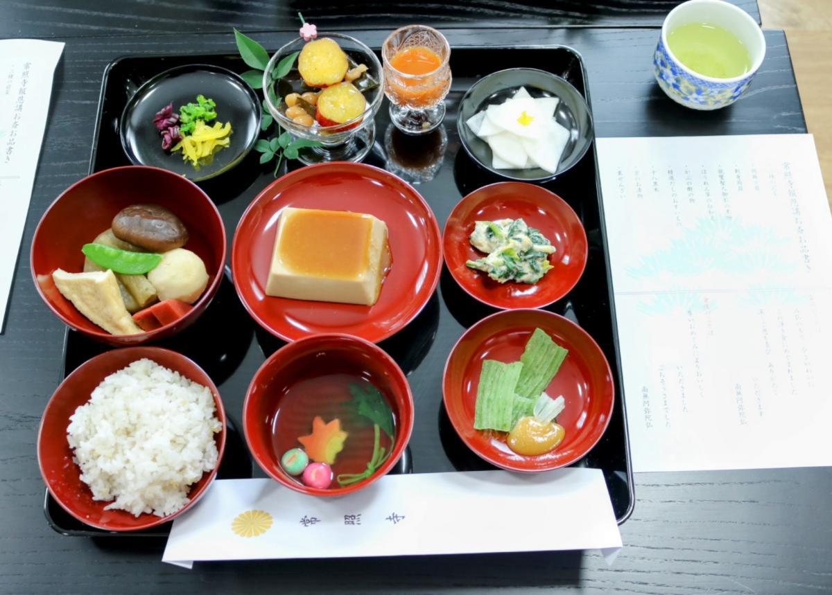 2025.12.5　報恩講のお斎（精進料理）